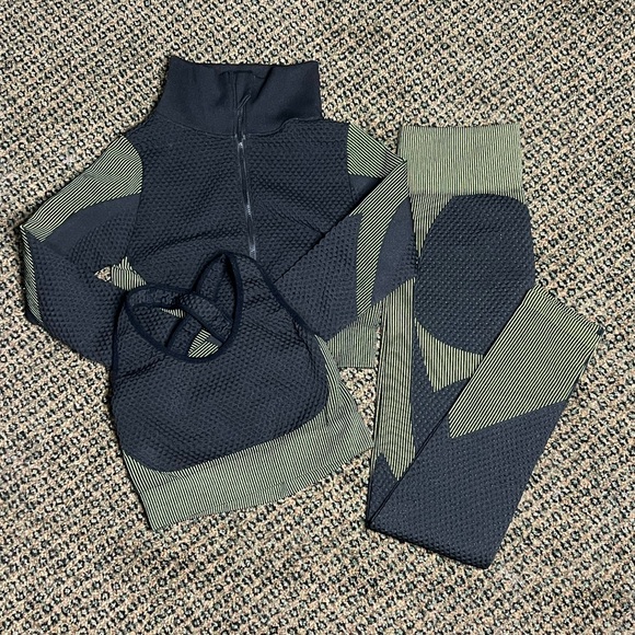 Athletic Workout Set - Picture 1 of 1